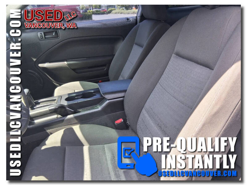 2005 Ford Mustang V6 Deluxe