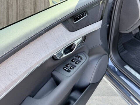 2025 Volvo XC90 T8 Ultra Bright Theme 6P