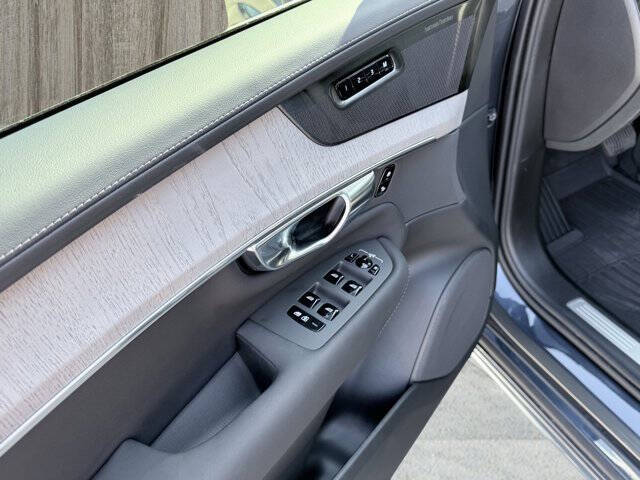 2025 Volvo XC90 T8 Ultra Bright Theme 6P