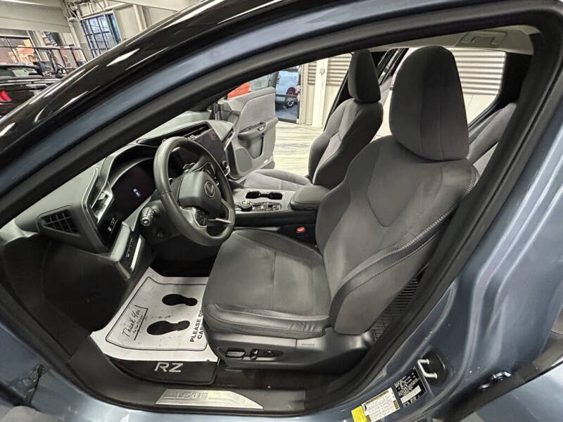 2023 Lexus RZ 450e Luxury