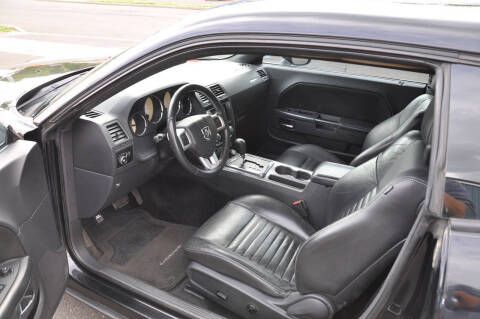 2013 Dodge Challenger SXT Plus