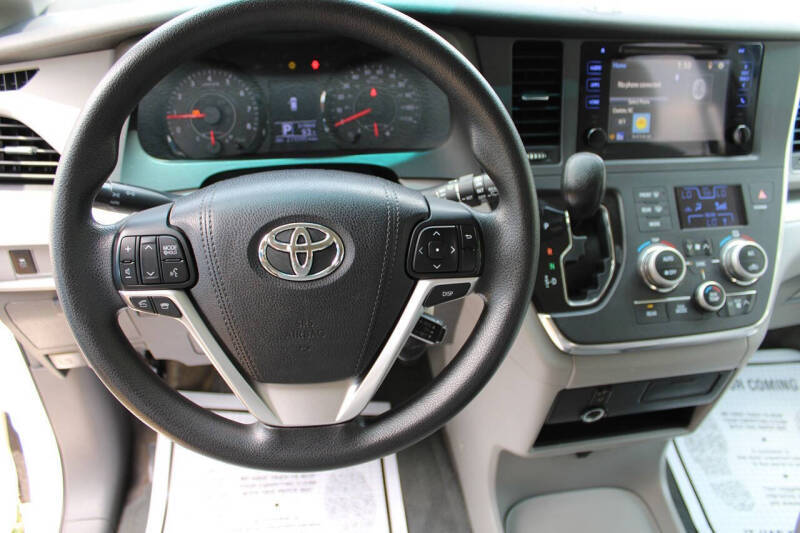 2015 Toyota Sienna LE 8-Passenger