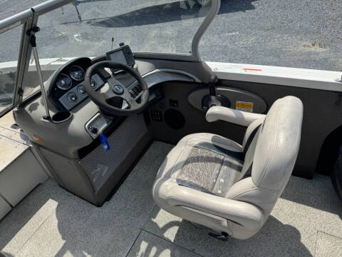 2012 Crestliner Super Hawk 1900