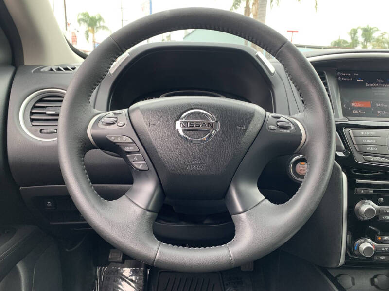 2017 Nissan Pathfinder SV