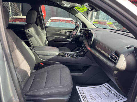 2024 Chevrolet Traverse LT