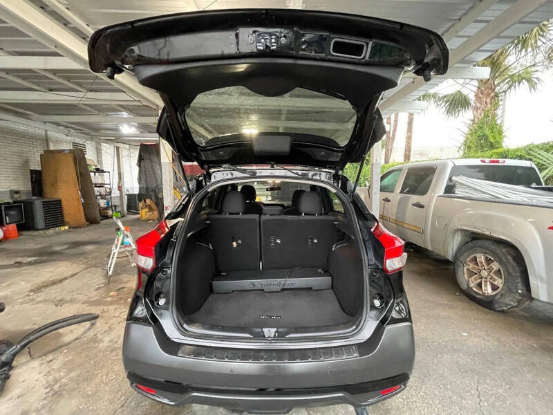 2019 Nissan Kicks SR