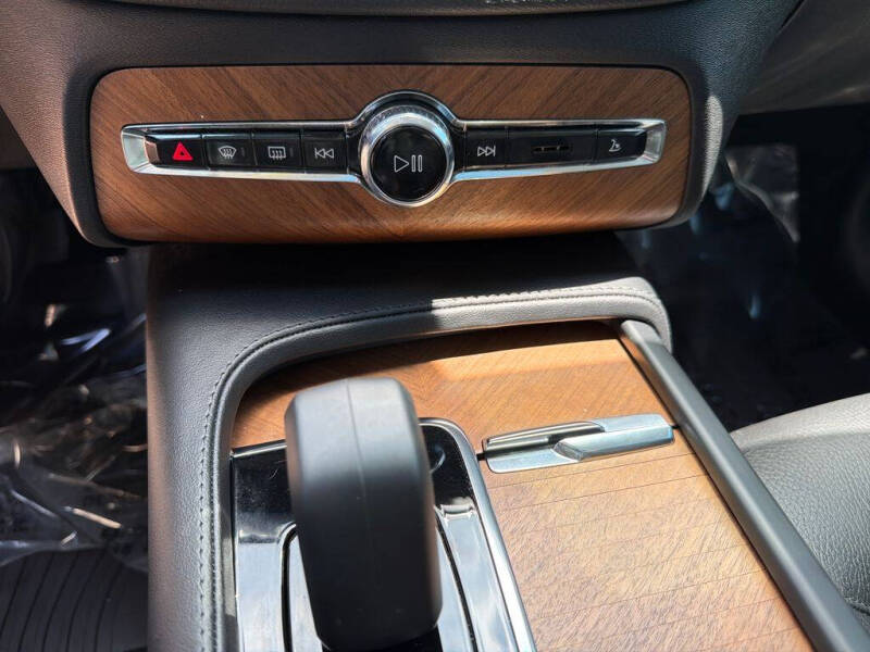 2023 Volvo XC90 B5 Plus Bright Theme