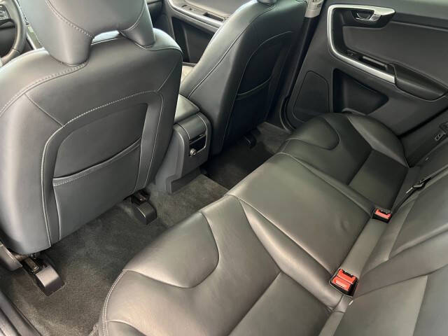 2016 Volvo XC60 T6 Drive-E