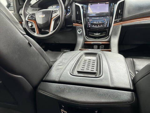 2017 Cadillac Escalade Luxury