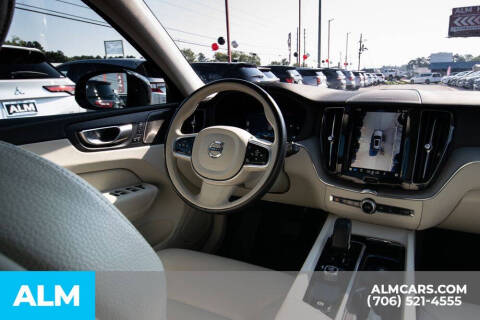 2024 Volvo XC60 B5 Plus Dark Theme