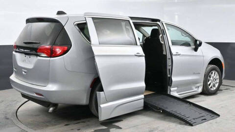 2024 Chrysler Voyager LX