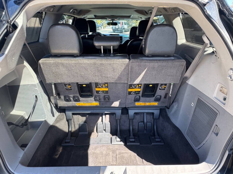 2013 Toyota Sienna SE 8-Passenger
