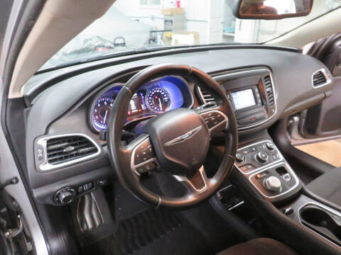 2016 Chrysler 200 LX