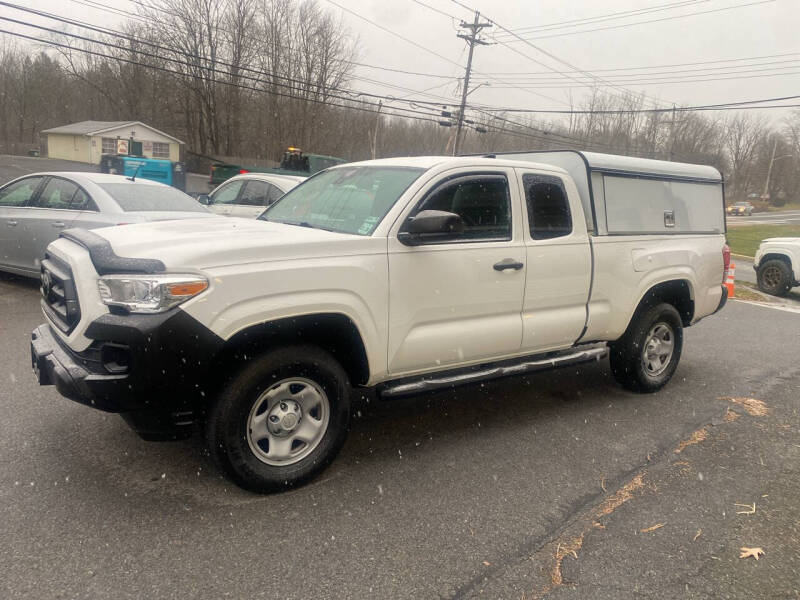 2021 Toyota Tacoma SR's photo