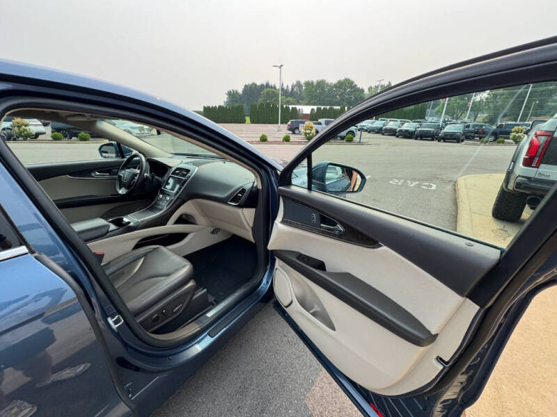 2019 Lincoln Nautilus Select
