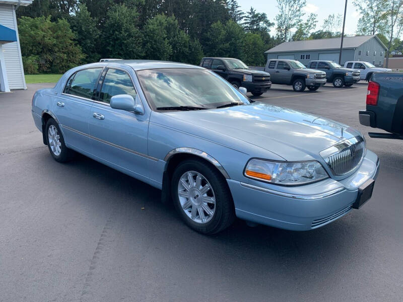 2009 Lincoln Town Car for sale at AG Auto Sales in Ontario NY