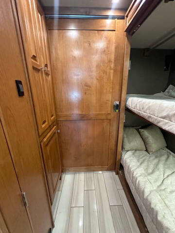 2019 Tiffin Phaeton 40qkh BUNK BEDS, King Bed