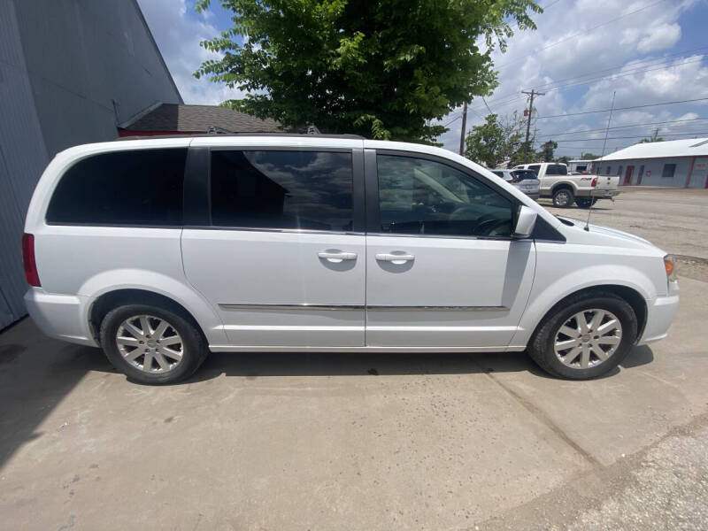 2016 Chrysler Town and Country Touring