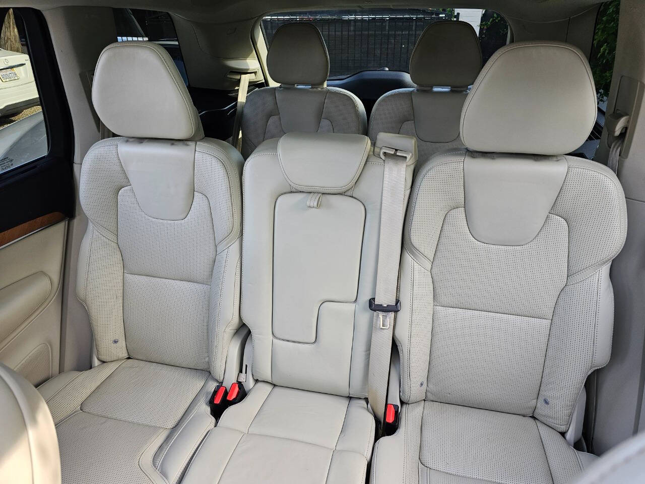 2016 Volvo XC90 33