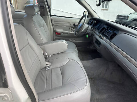 1999 Ford Crown Victoria LX