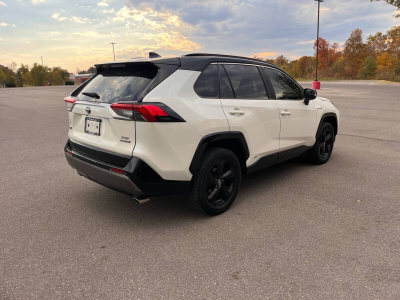 2019 Toyota RAV4 XSE photo 5