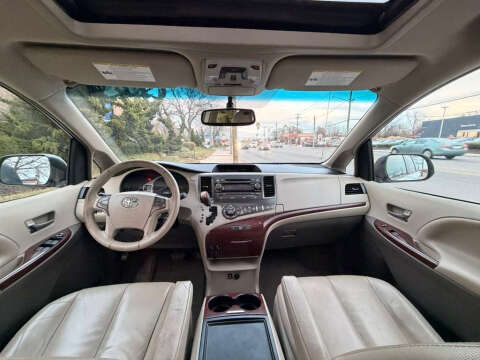 2013 Toyota Sienna XLE 8-Passenger