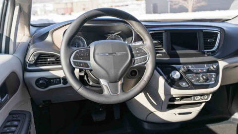 2024 Chrysler Voyager LX