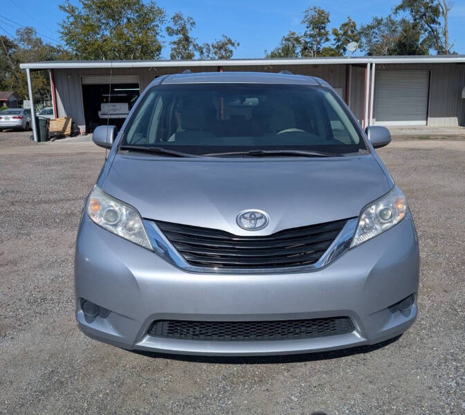 2011 Toyota Sienna LE 7-Passenger Auto Access Seat