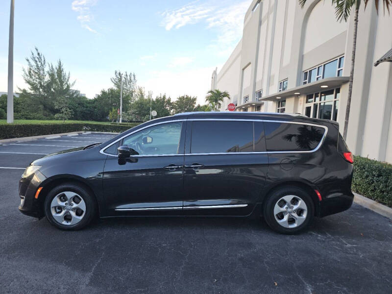 2017 Chrysler Pacifica Touring-L Plus