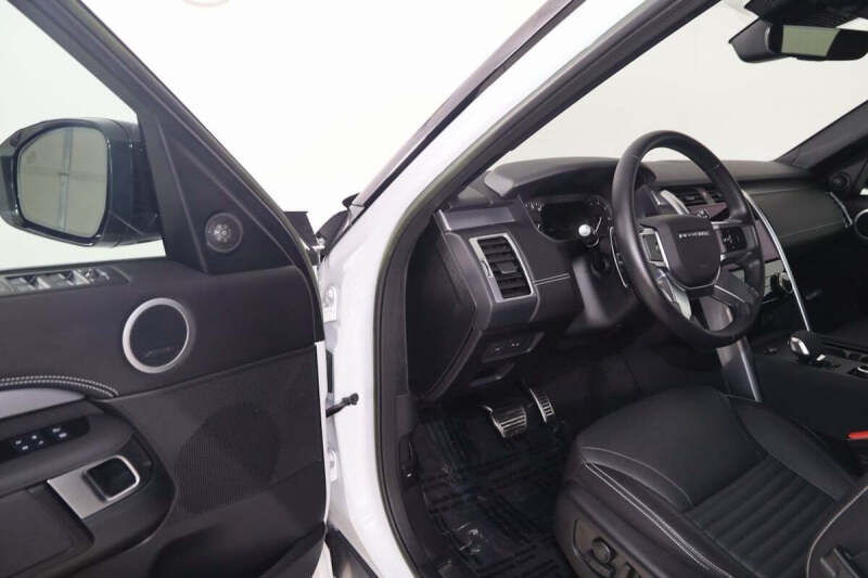 2023 Land Rover Discovery P360 S R-Dynamic