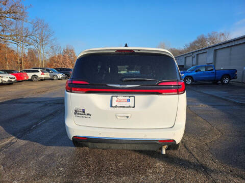 2025 Chrysler Pacifica Select