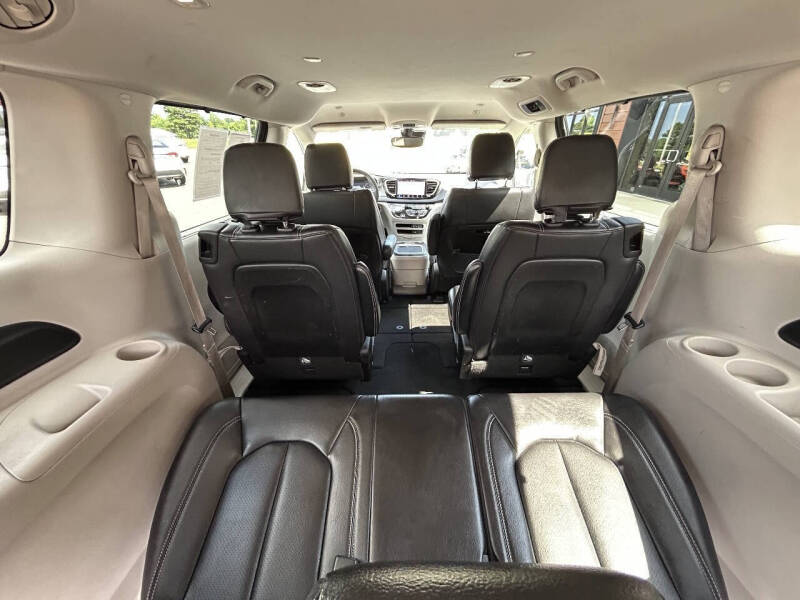 2022 Chrysler Pacifica Touring L