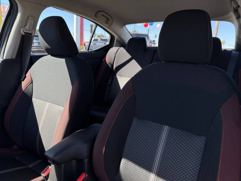 2025 Nissan Versa SR