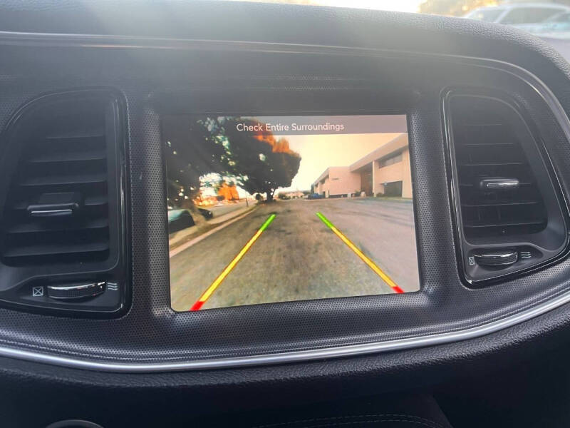 2016 Dodge Challenger 392 HEMI Scat Pack Shaker