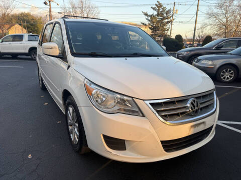 2012 Volkswagen Routan SE