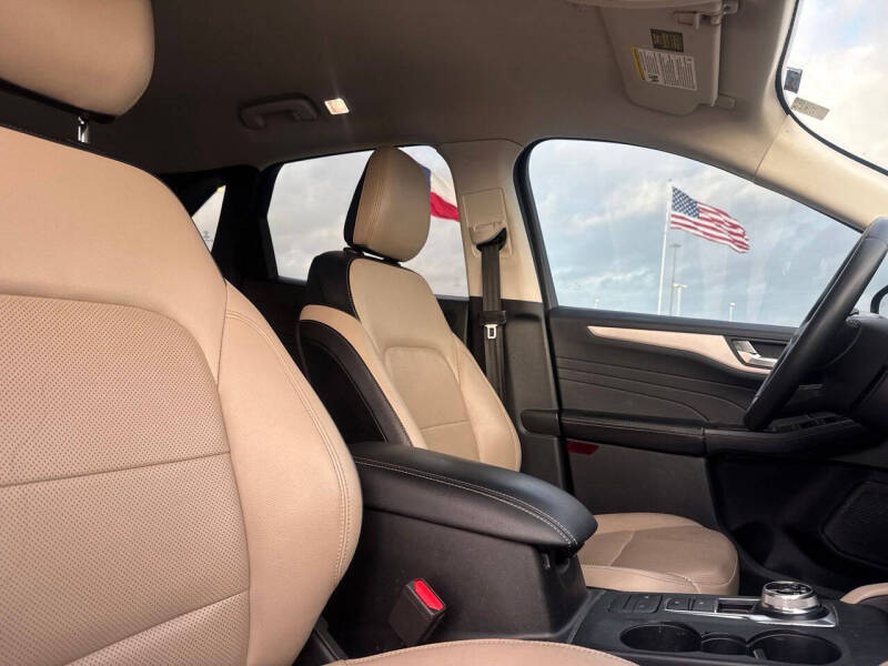 2022 Ford Escape SEL