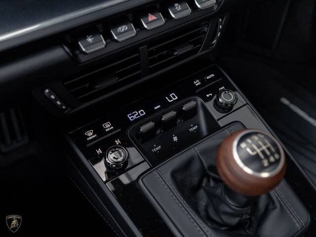 2025 Porsche 911 Carrera