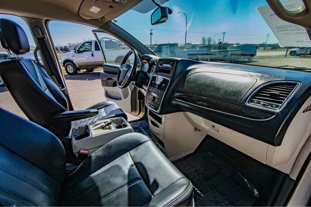 2014 Chrysler Town and Country 85