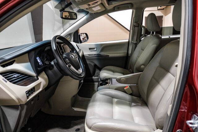 2017 Toyota Sienna XLE Premium 7-Passenger