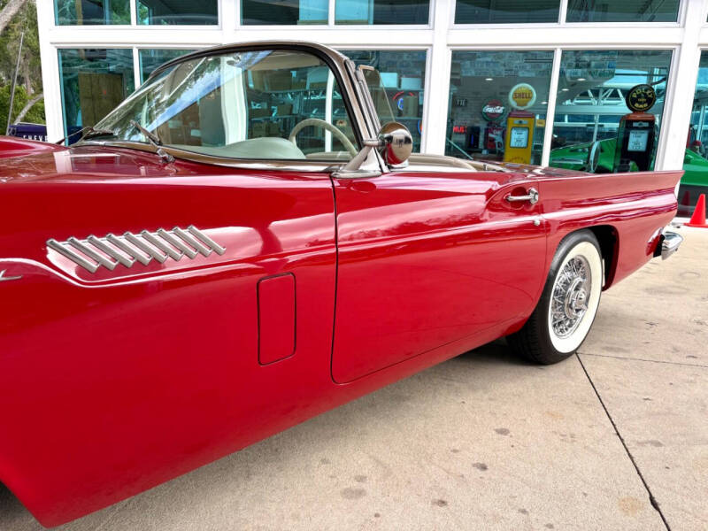1957 Ford Thunderbird