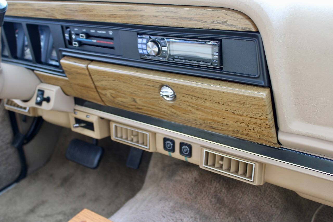 1989 Jeep Grand Wagoneer 82