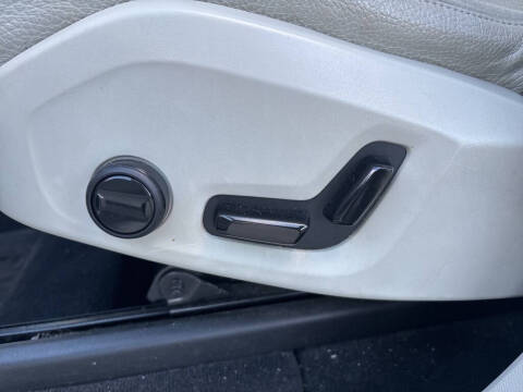 2020 Volvo XC90 T6 Momentum 6-Passenger