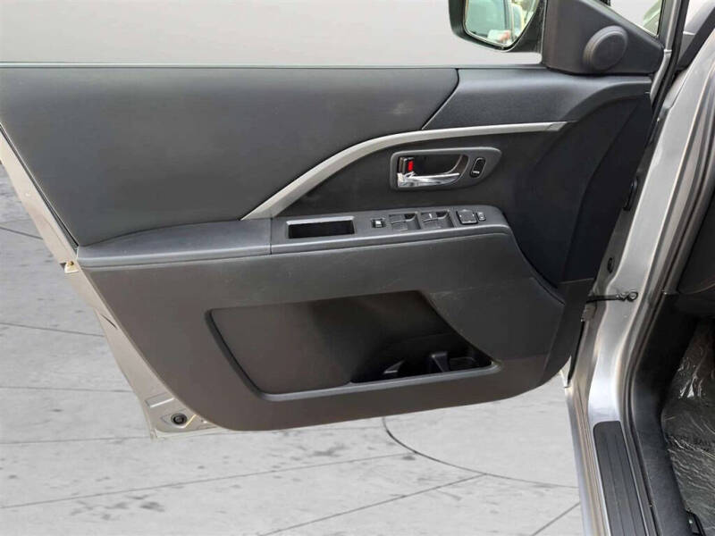 2015 Mazda MAZDA5 Sport