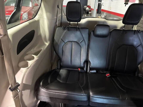2024 Chrysler Pacifica Plug-In Hybrid Select