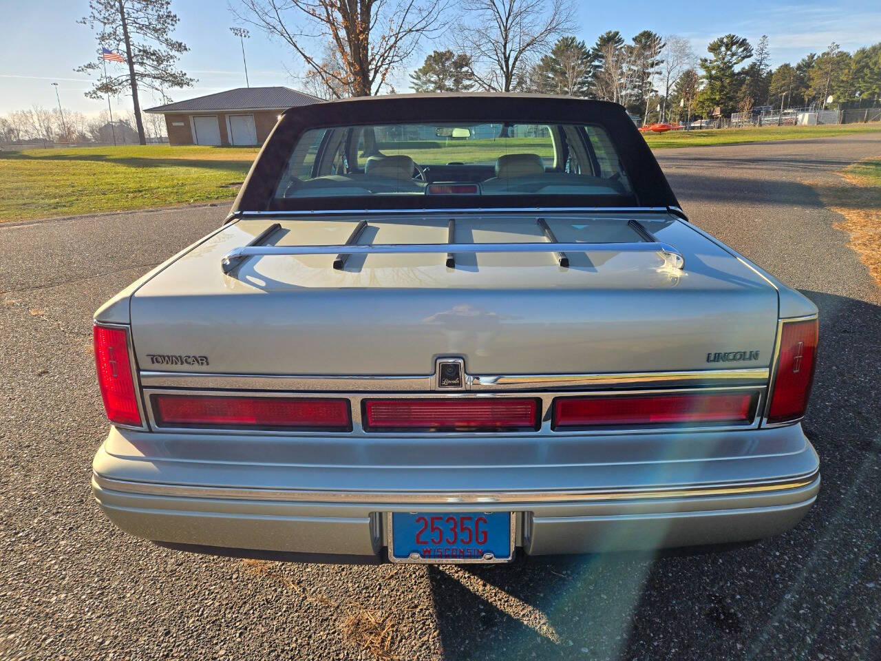 1997 Lincoln Town Car 11