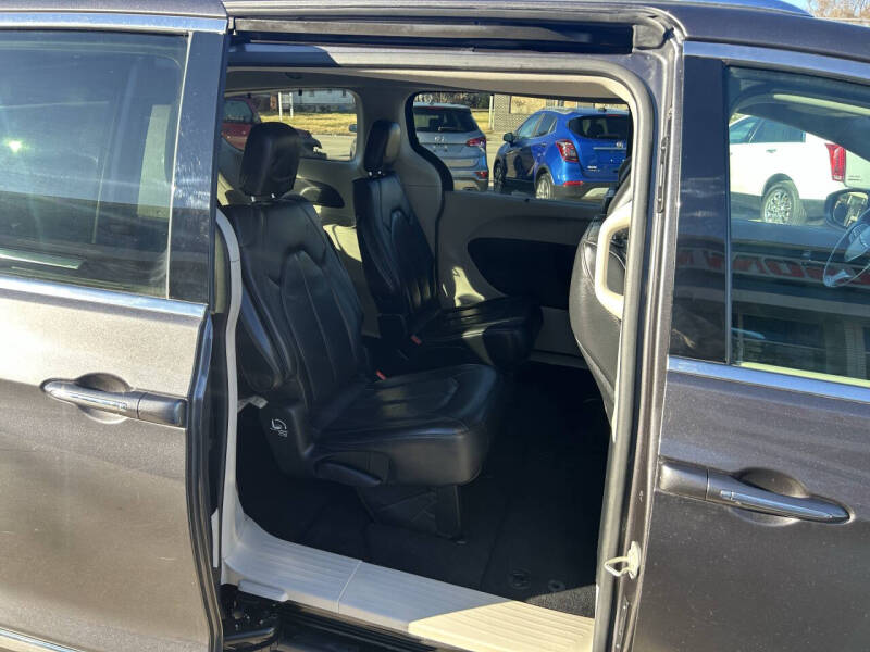 2020 Chrysler Pacifica Touring L