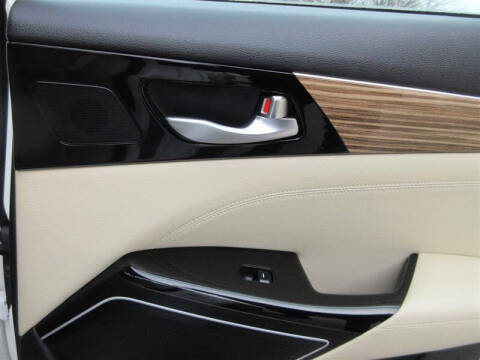 2019 Kia Cadenza Premium