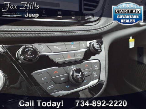 2026 Chrysler Pacifica Select