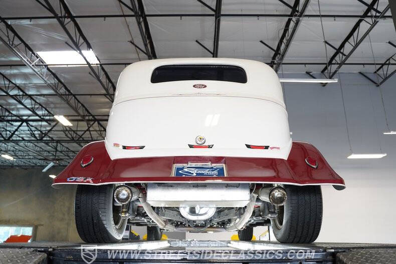 1933 Ford Victoria