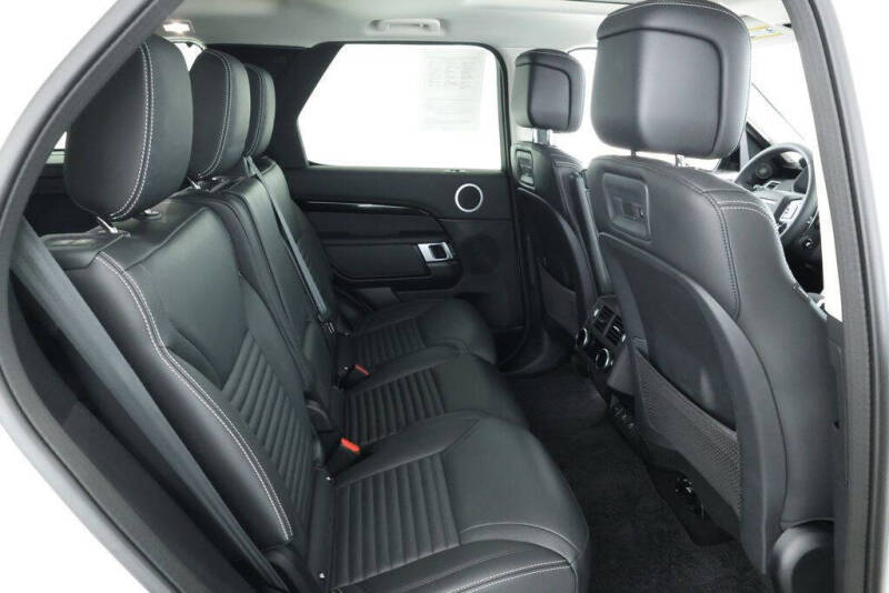 2024 Land Rover Discovery P300 S